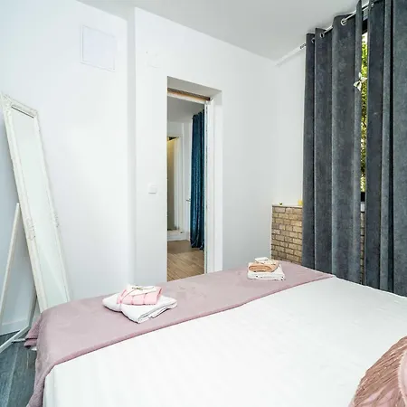 Apartment Dub - One-bedroom No 4 *