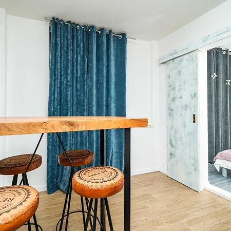Dub - One-bedroom No 4 Apartment *