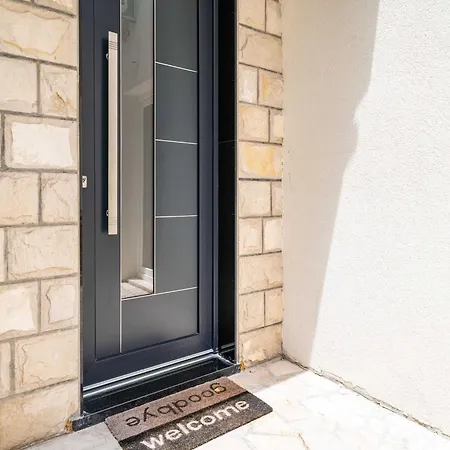 Dub - One-bedroom No 4 شقة *